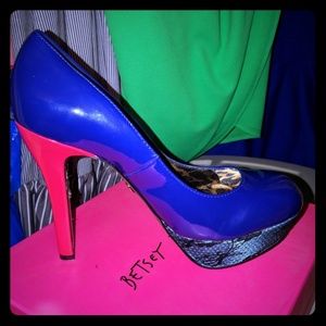Betsey Johnson Darria-N pumps